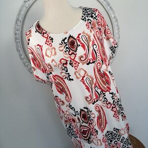 Chico's Paisley IKAT Wedge Tunic Top Womens M White Red Knit Cool Touch Cap Slve